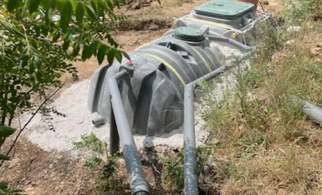 💧 Pose de fosse septique avec canalisation en restanque au Beausset – Un chantier signé MCA Terrassement, Le Luc, MCA