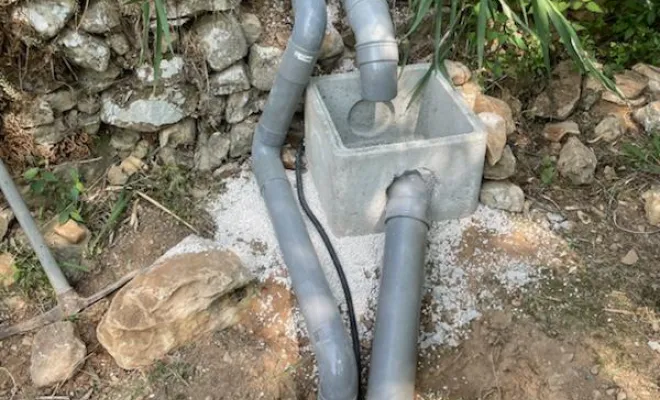 💧 Pose de fosse septique avec canalisation en restanque au Beausset – Un chantier signé MCA Terrassement, Le Luc, MCA