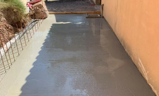Réalisation d'une allée en béton et terrassement à Roquebrune-sur-Argence, Le Luc, MCA